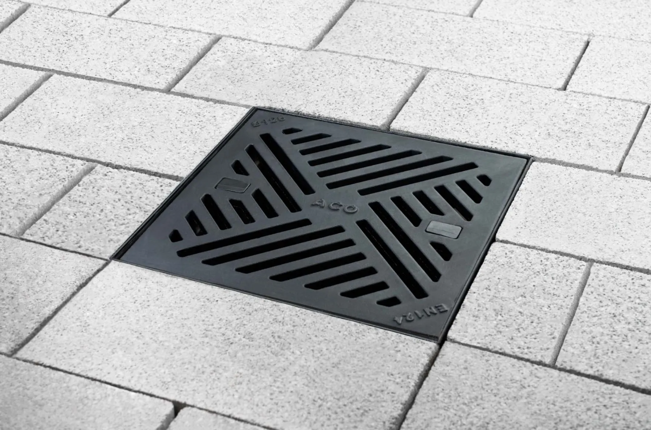 GRILLE PASSERELLE FONTE POUR CANIVEAU EUROPOINT2