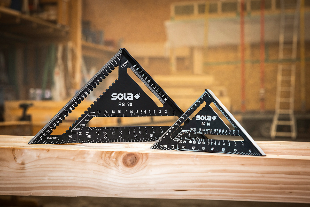 SOLA RS18 ÉQUERRE À CHEVRON NOIR 18CM_2